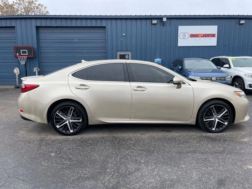 2014 Lexus ES 6th Gen - Image 14 of 20