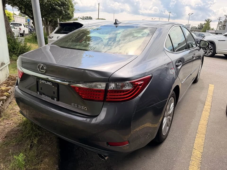 2014 Lexus ES 6th Gen - Image 4 of 9