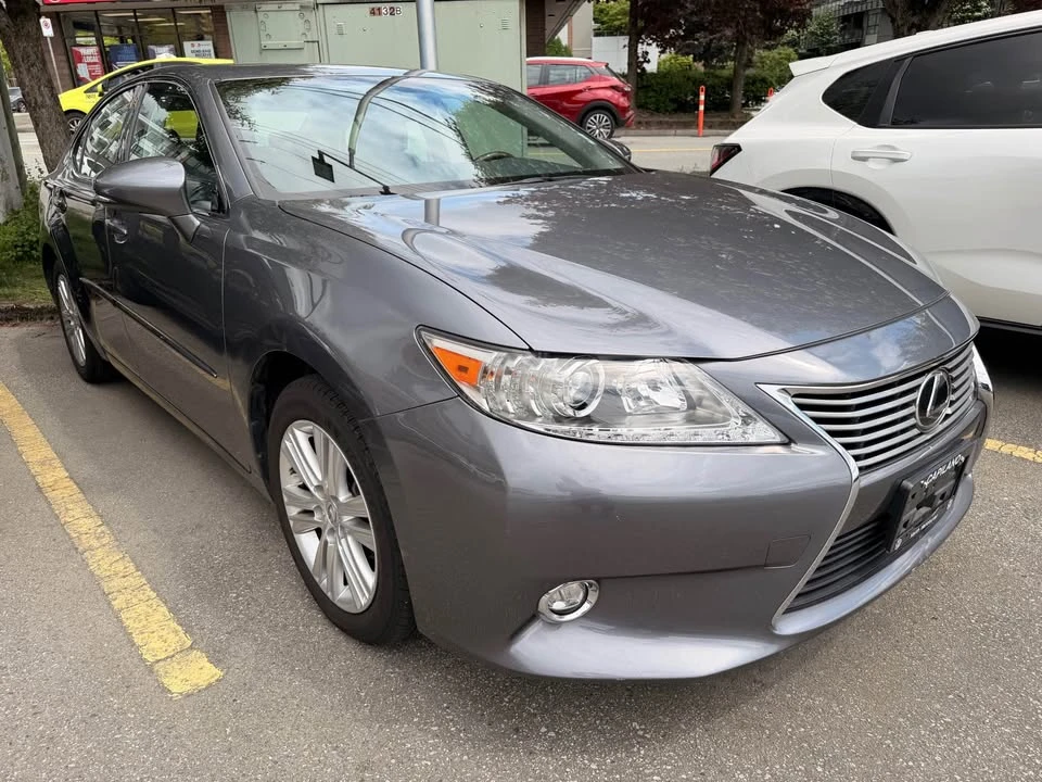 2014 Lexus ES 6th Gen - Image 3 of 9