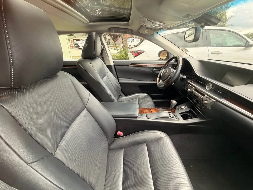 2014 Lexus ES 6th Gen - Image 7 of 9
