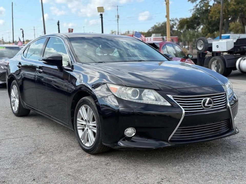 2014 Lexus ES 6th Gen - Image 9 of 20
