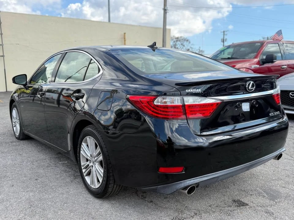 2014 Lexus ES 6th Gen - Image 5 of 20