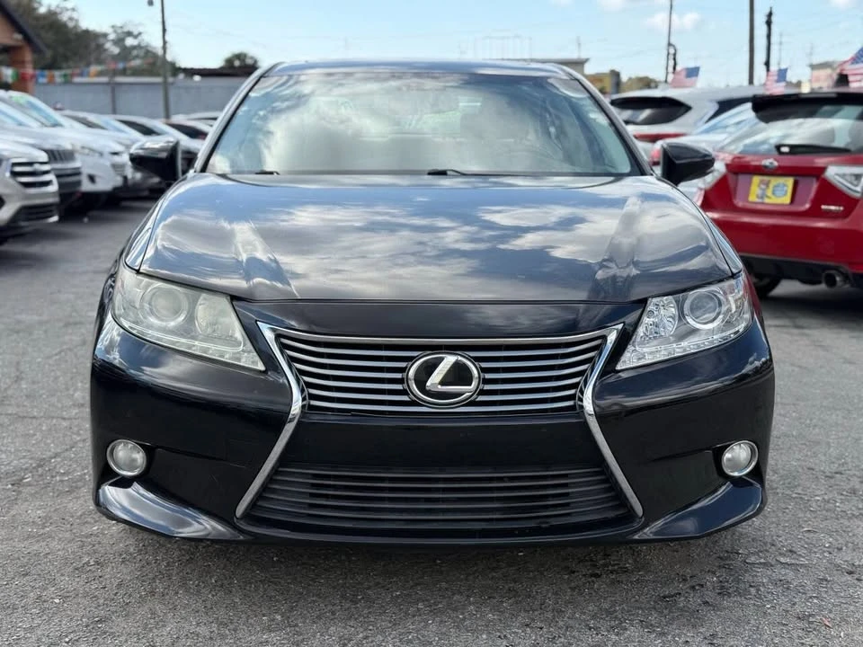 2014 Lexus ES 6th Gen - Image 10 of 20