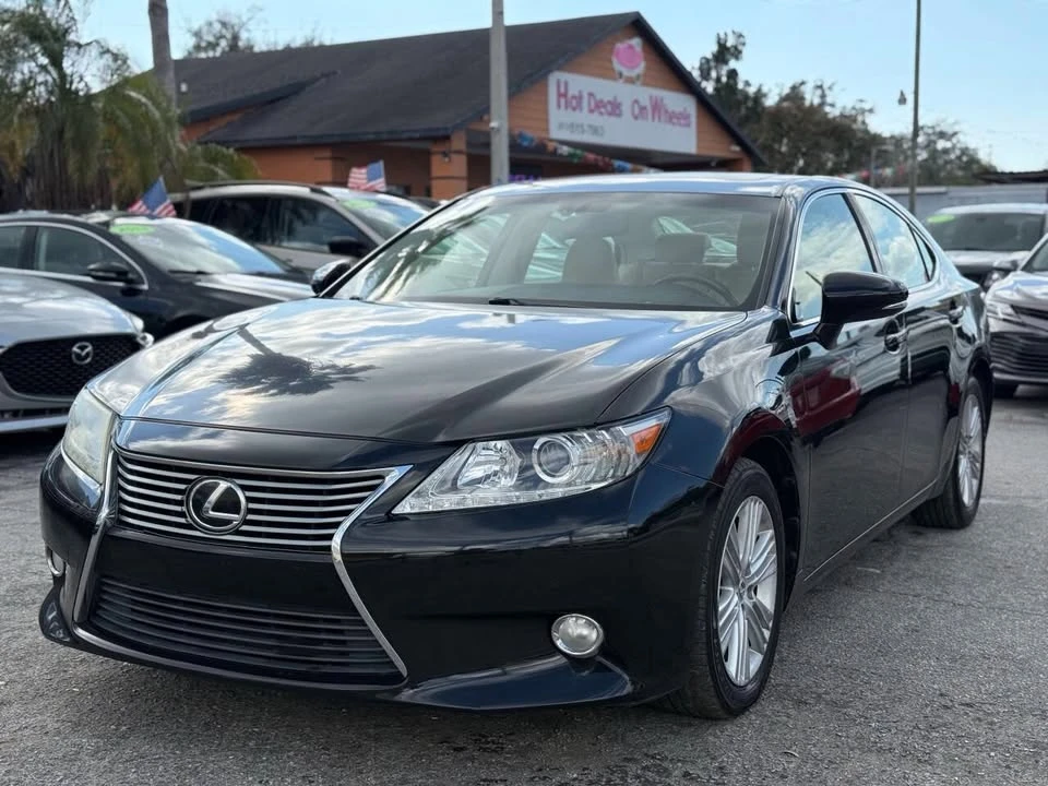 2014 Lexus ES 6th Gen - Image 3 of 20