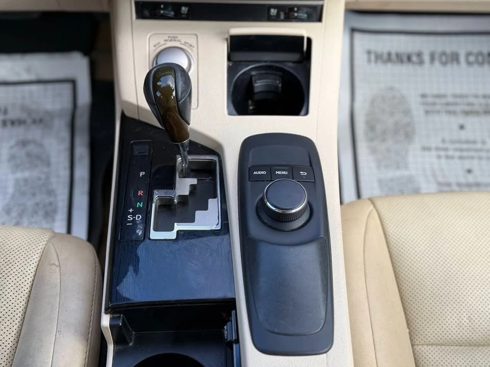 2014 Lexus ES 6th Gen - Image 18 of 20