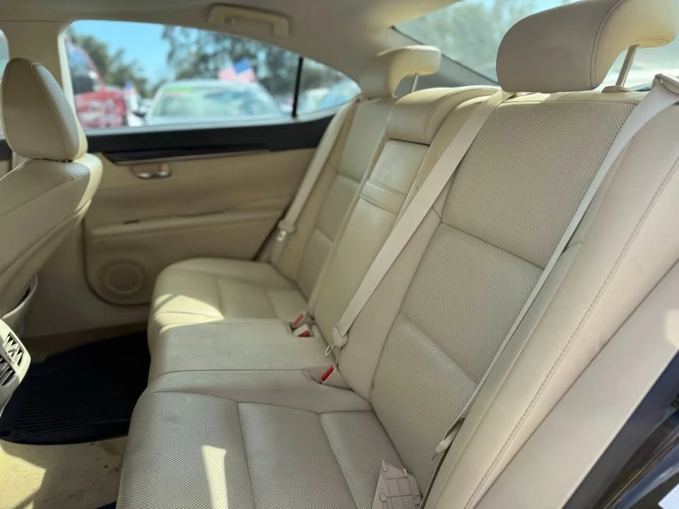 2014 Lexus ES 6th Gen - Image 20 of 20