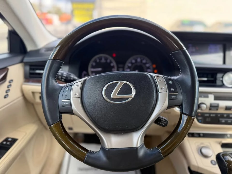 2014 Lexus ES 6th Gen - Image 15 of 20