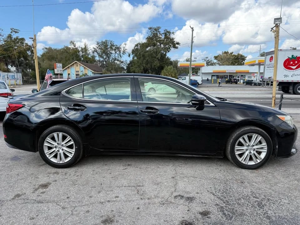 2014 Lexus ES 6th Gen - Image 8 of 20