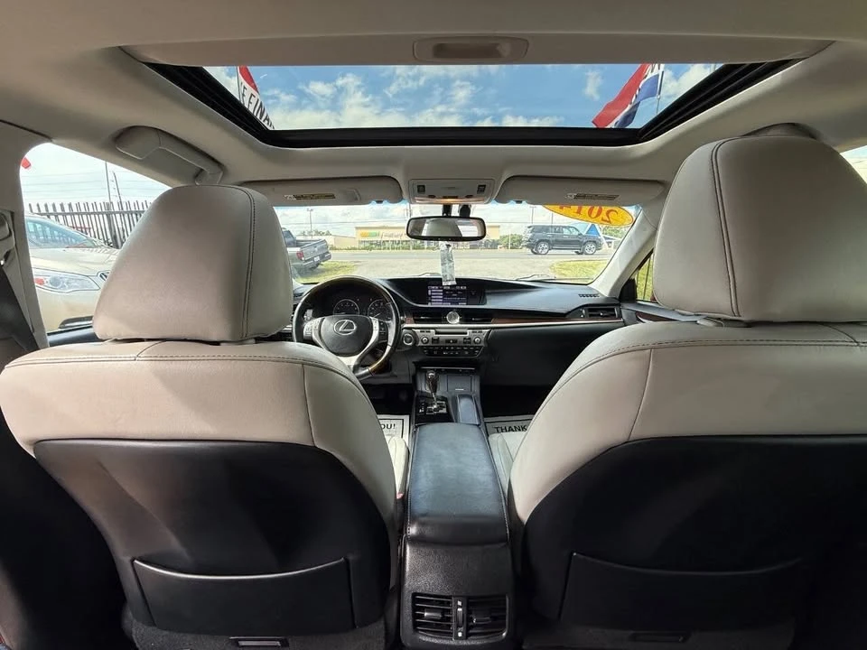 2014 Lexus ES 6th Gen - Image 13 of 15