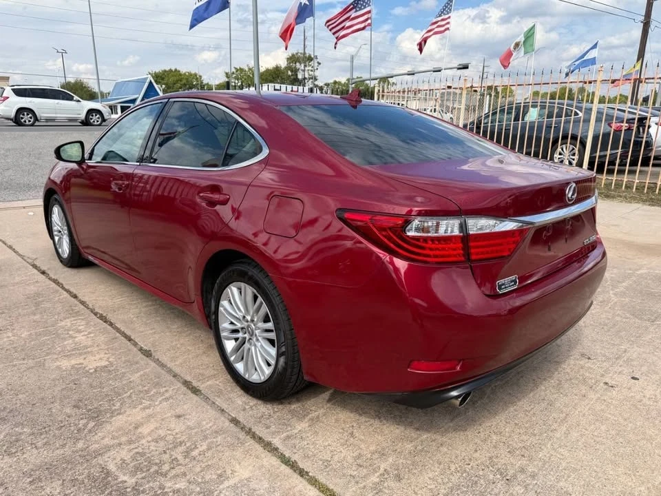 2014 Lexus ES 6th Gen - Image 6 of 15