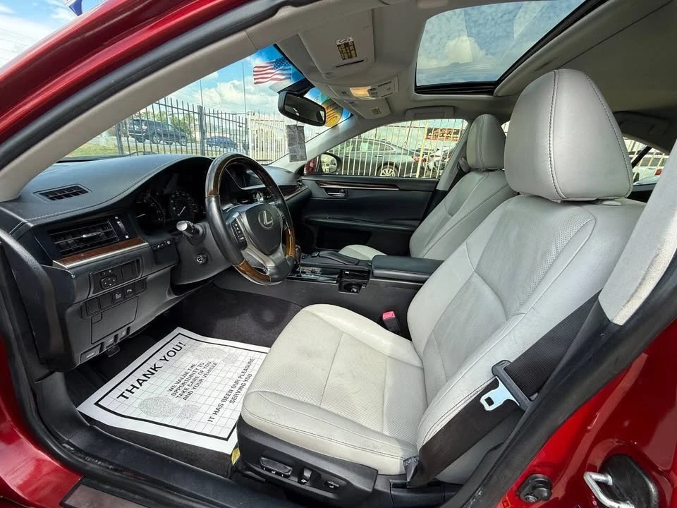 2014 Lexus ES 6th Gen - Image 9 of 15