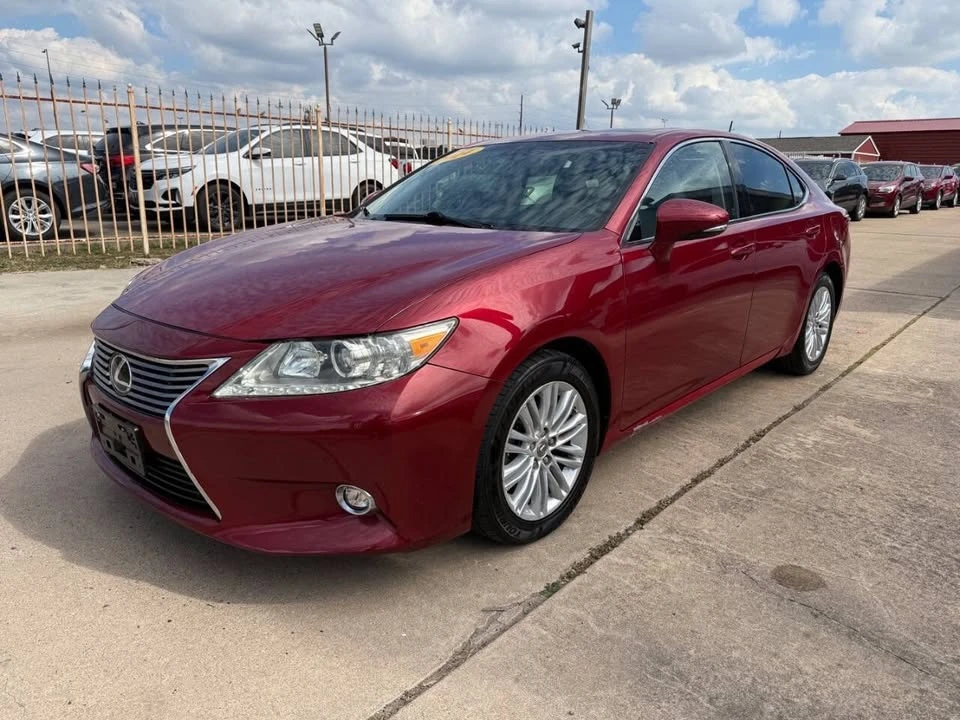 2014 Lexus ES 6th Gen - Image 2 of 15