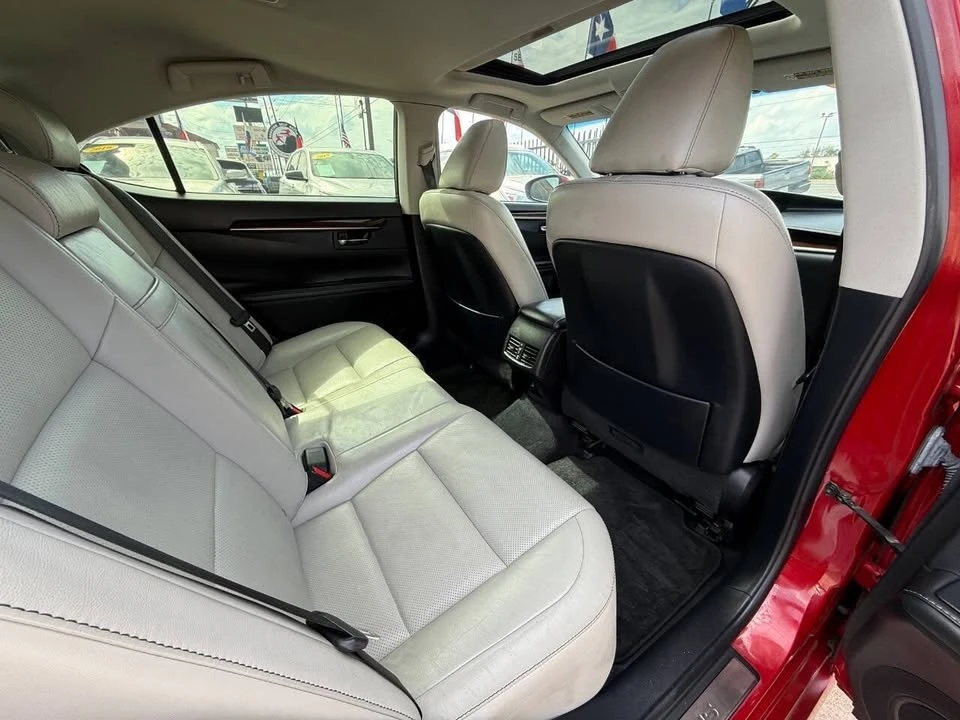 2014 Lexus ES 6th Gen - Image 11 of 15