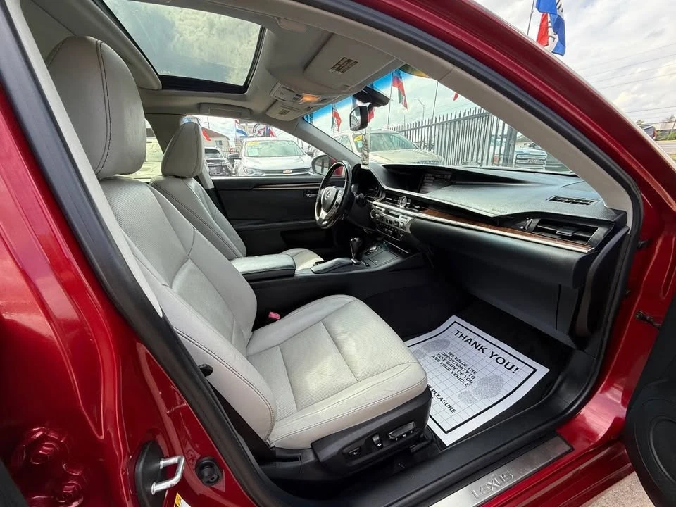 2014 Lexus ES 6th Gen - Image 10 of 15