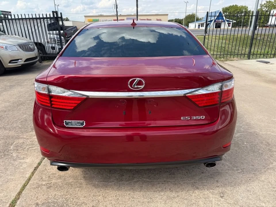 2014 Lexus ES 6th Gen - Image 8 of 15