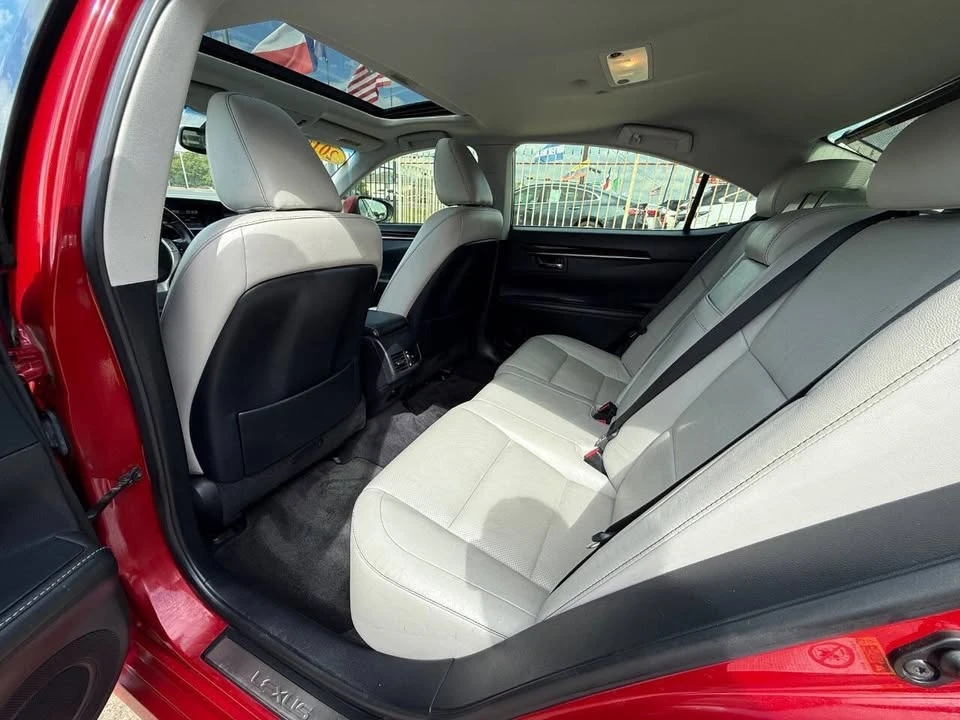 2014 Lexus ES 6th Gen - Image 12 of 15