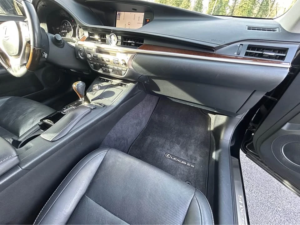 2014 Lexus ES 6th Gen - Image 20 of 20