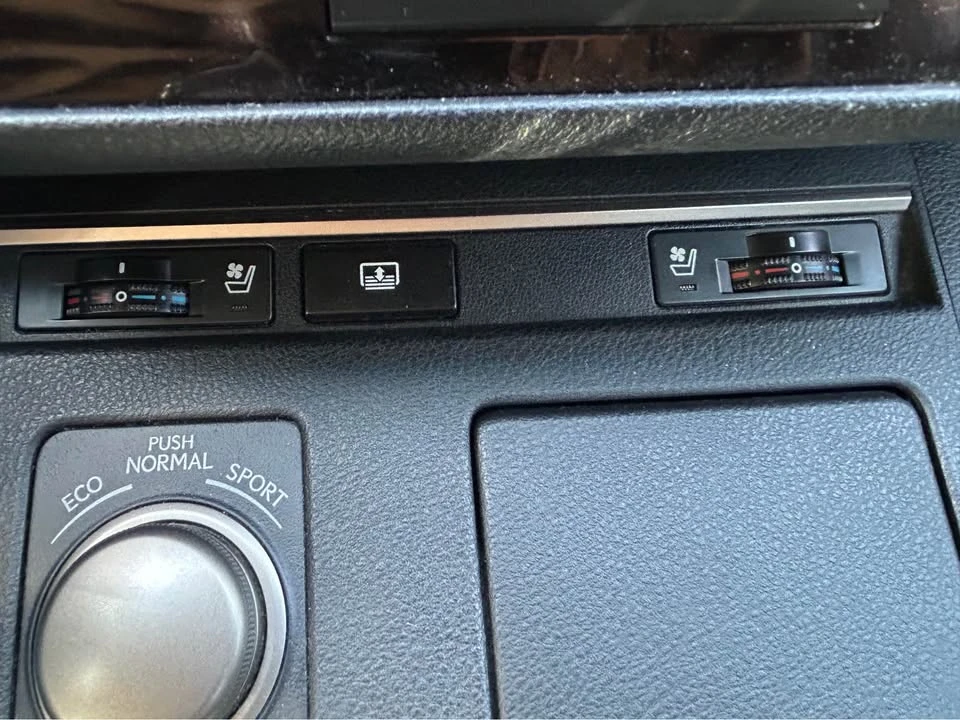 2014 Lexus ES 6th Gen - Image 12 of 20