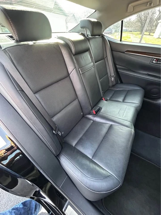 2014 Lexus ES 6th Gen - Image 18 of 20