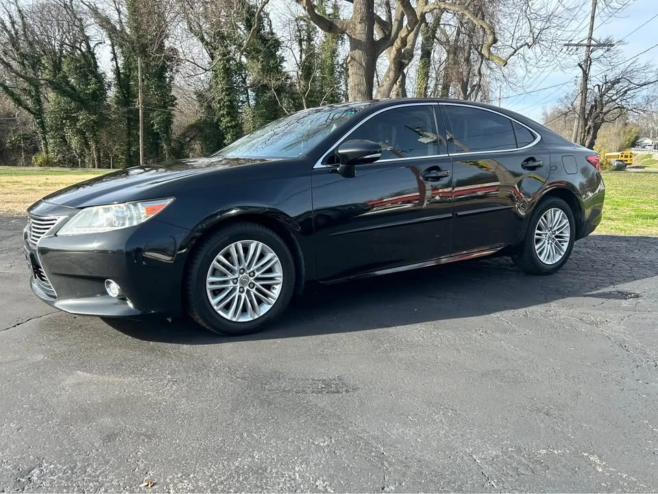 2014 Lexus ES 6th Gen - Image 2 of 20