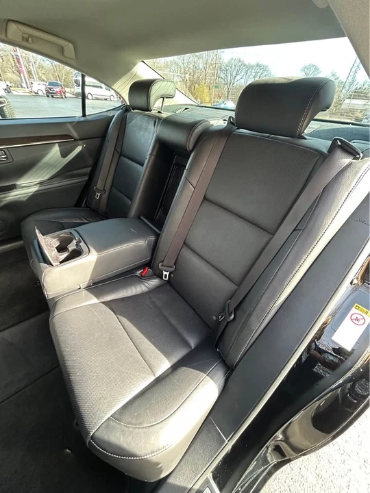 2014 Lexus ES 6th Gen - Image 15 of 20