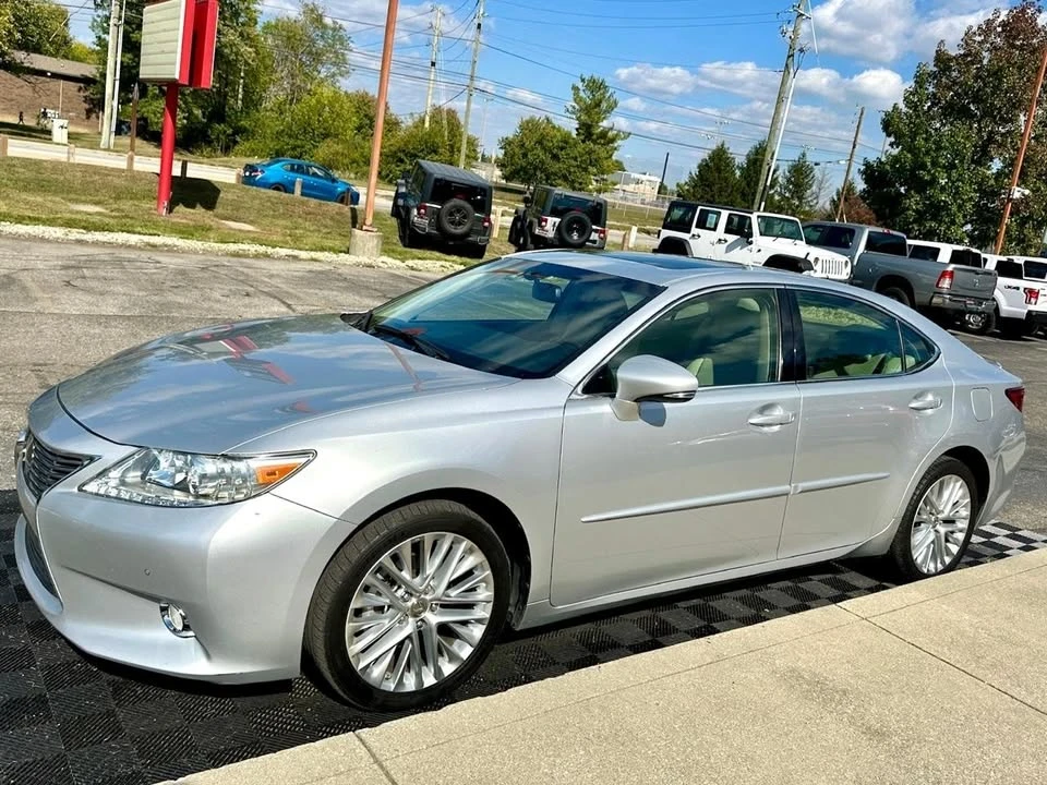 2014 Lexus ES 6th Gen - Image 7 of 20