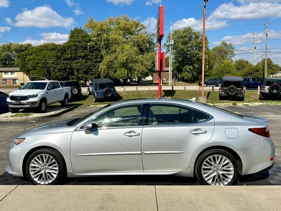 2014 Lexus ES 6th Gen - Image 16 of 20