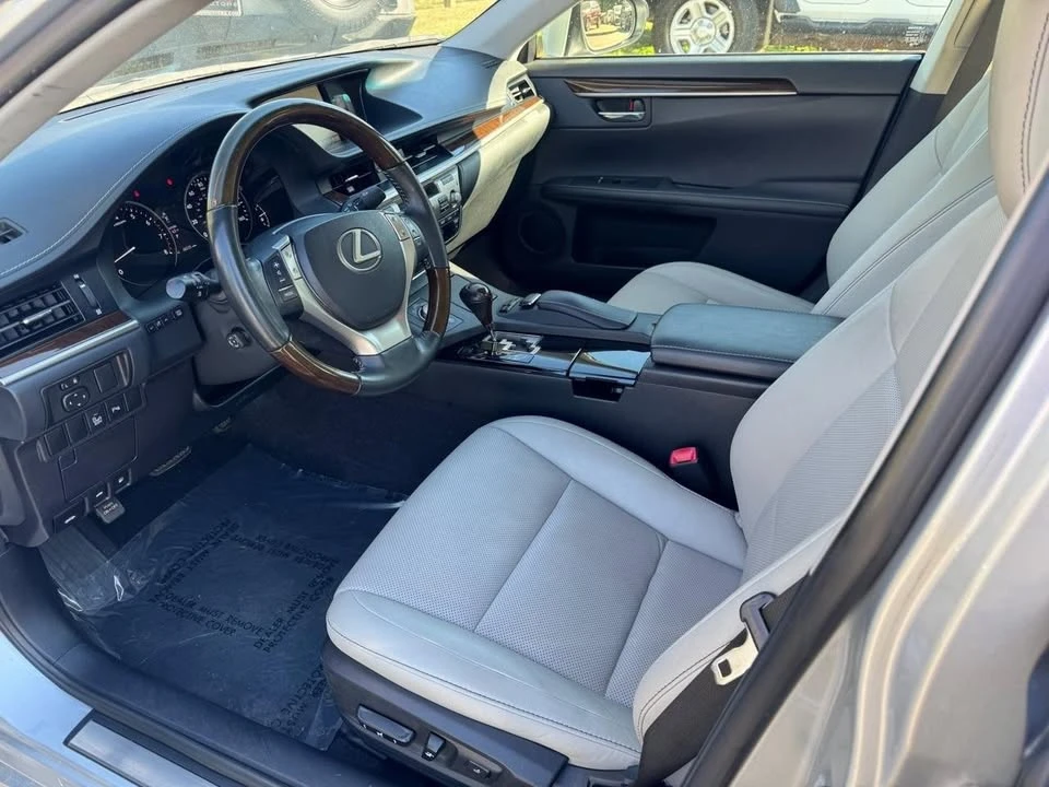 2014 Lexus ES 6th Gen - Image 18 of 20