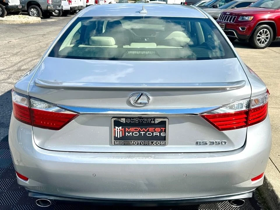 2014 Lexus ES 6th Gen - Image 10 of 20