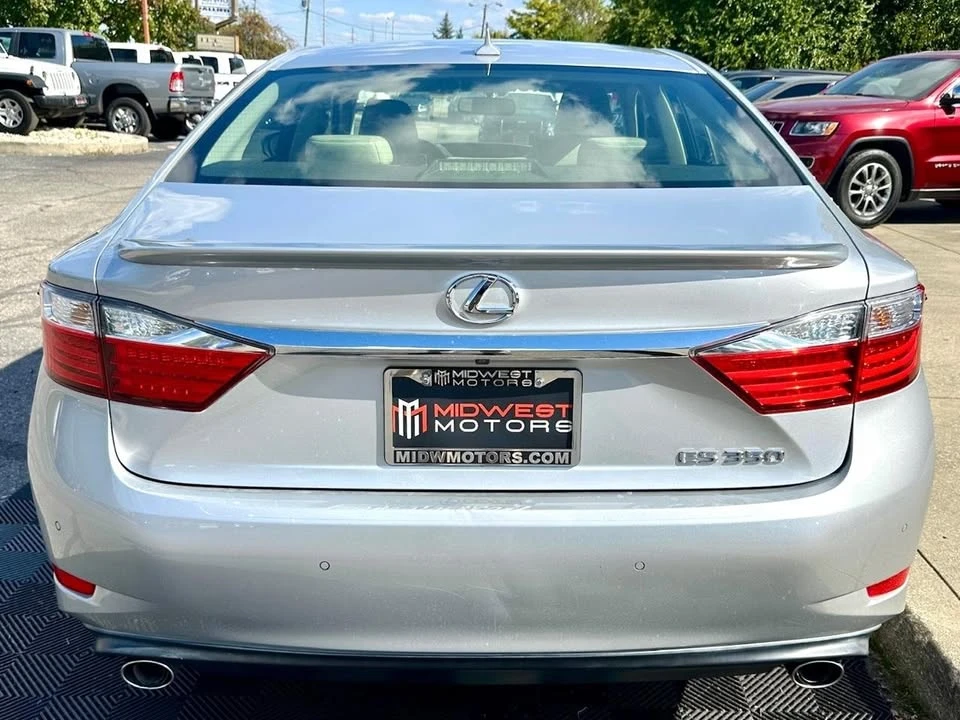 2014 Lexus ES 6th Gen - Image 5 of 20