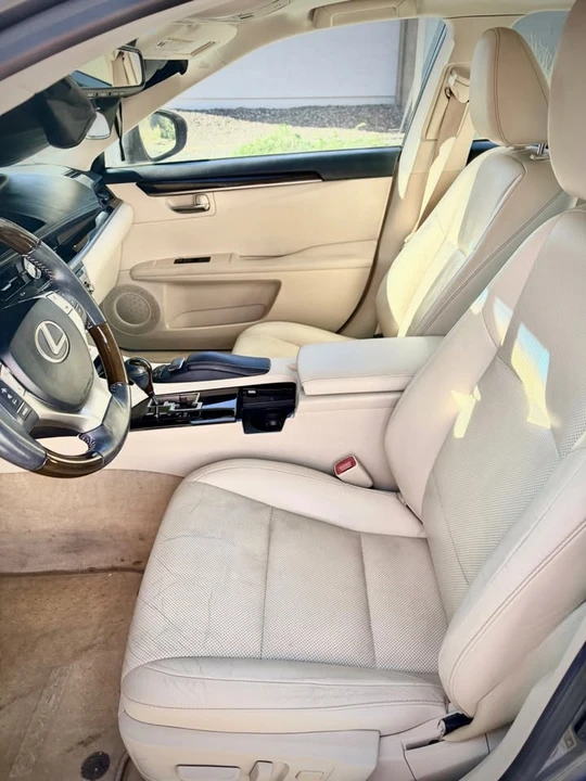 2014 Lexus ES 6th Gen - Image 4 of 8