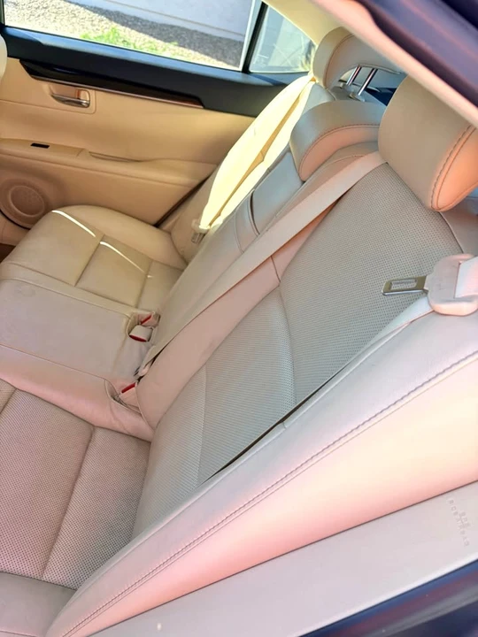 2014 Lexus ES 6th Gen - Image 5 of 8