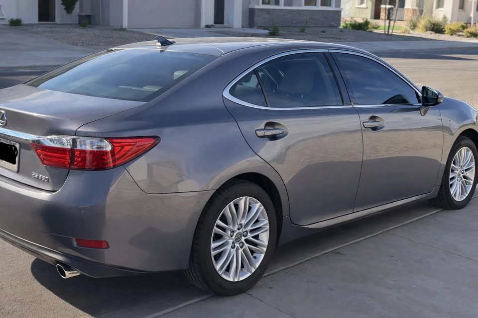 2014 Lexus ES 6th Gen - Image 2 of 8