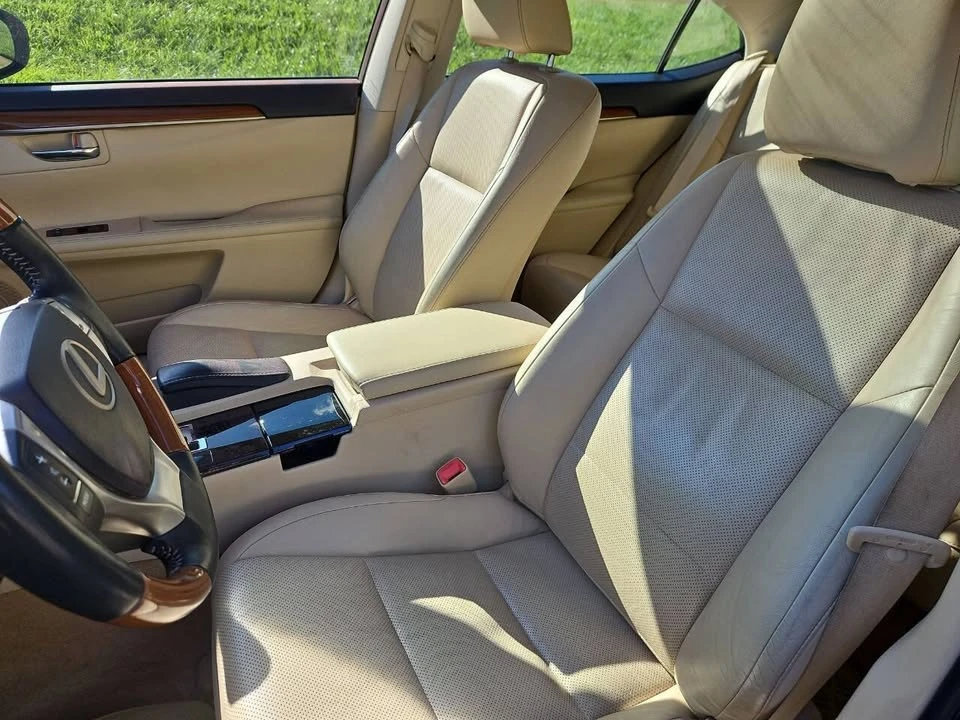 2014 Lexus ES 6th Gen - Image 9 of 13