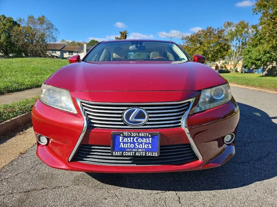 2014 Lexus ES 6th Gen - Image 8 of 13