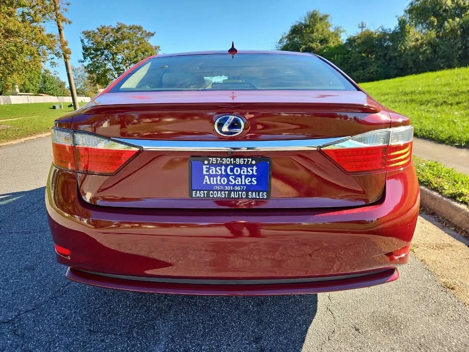 2014 Lexus ES 6th Gen - Image 4 of 13