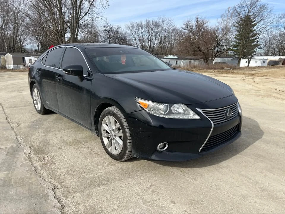 2014 Lexus ES 6th Gen - Image 15 of 15