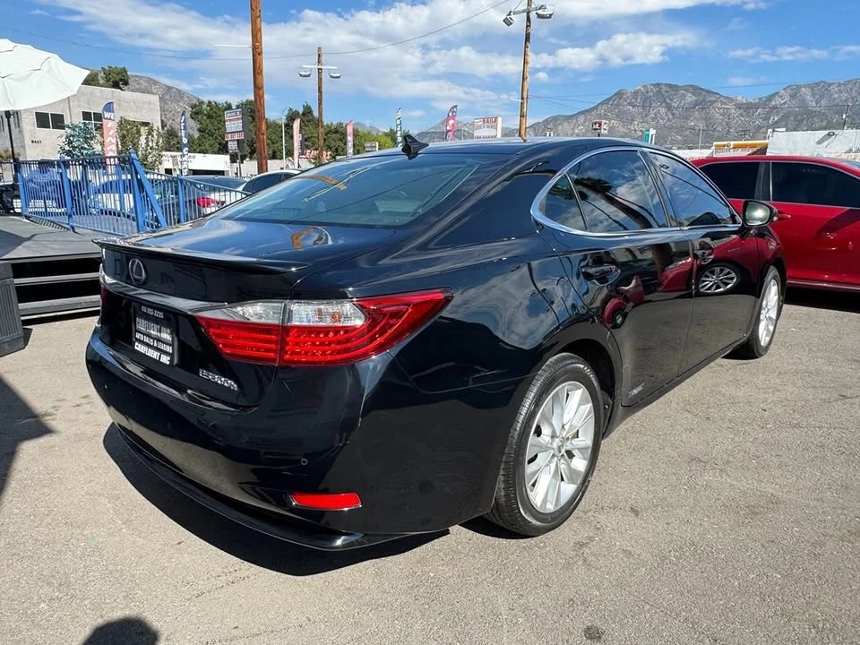 2014 Lexus ES 6th Gen - Image 6 of 18