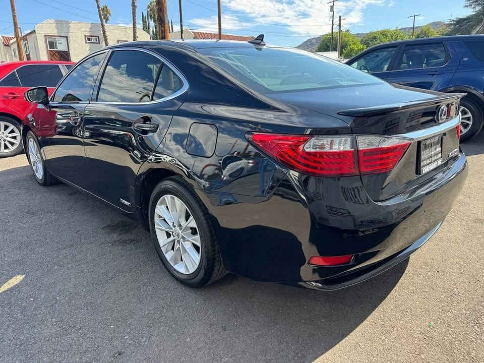 2014 Lexus ES 6th Gen - Image 5 of 18