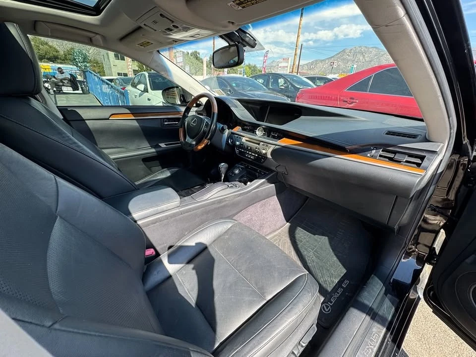 2014 Lexus ES 6th Gen - Image 11 of 18