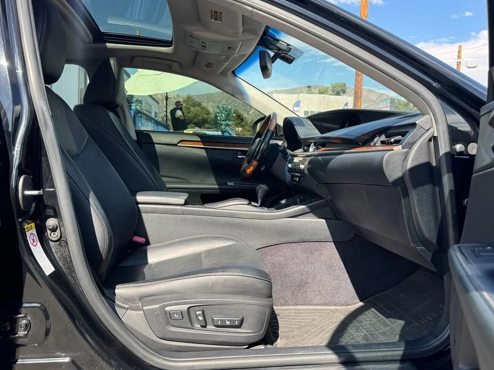 2014 Lexus ES 6th Gen - Image 12 of 18