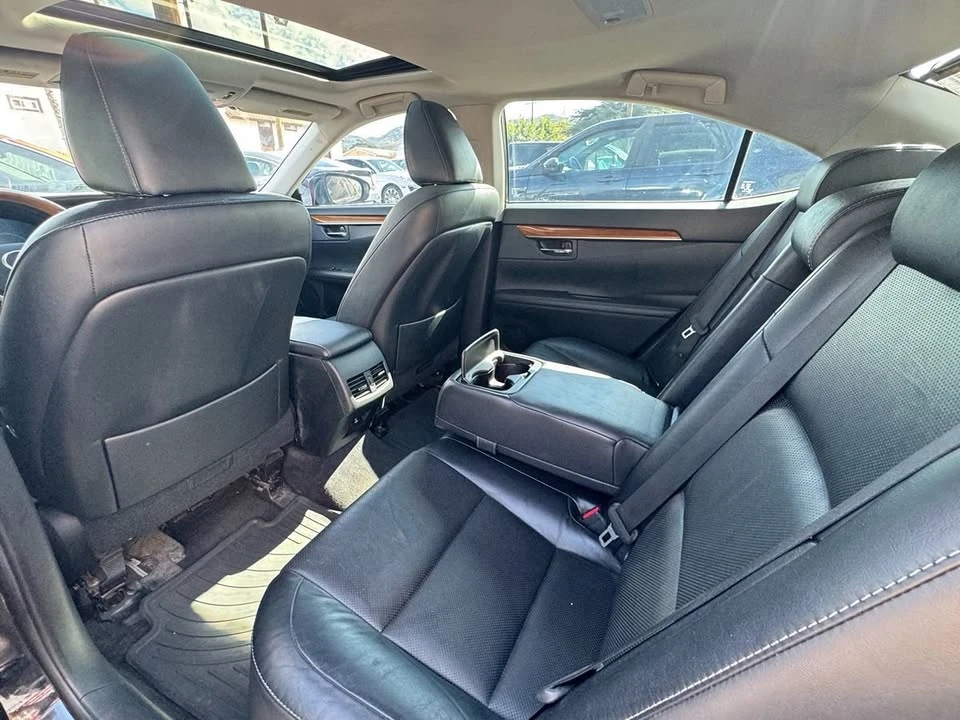 2014 Lexus ES 6th Gen - Image 15 of 18