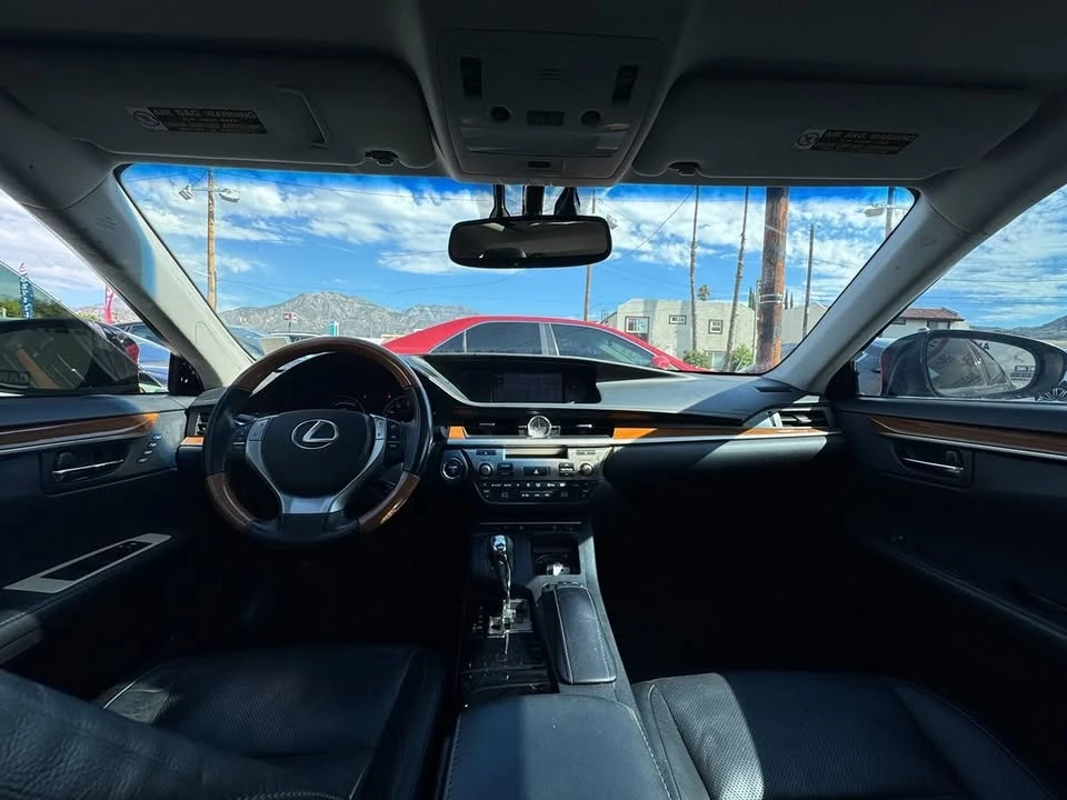 2014 Lexus ES 6th Gen - Image 17 of 18