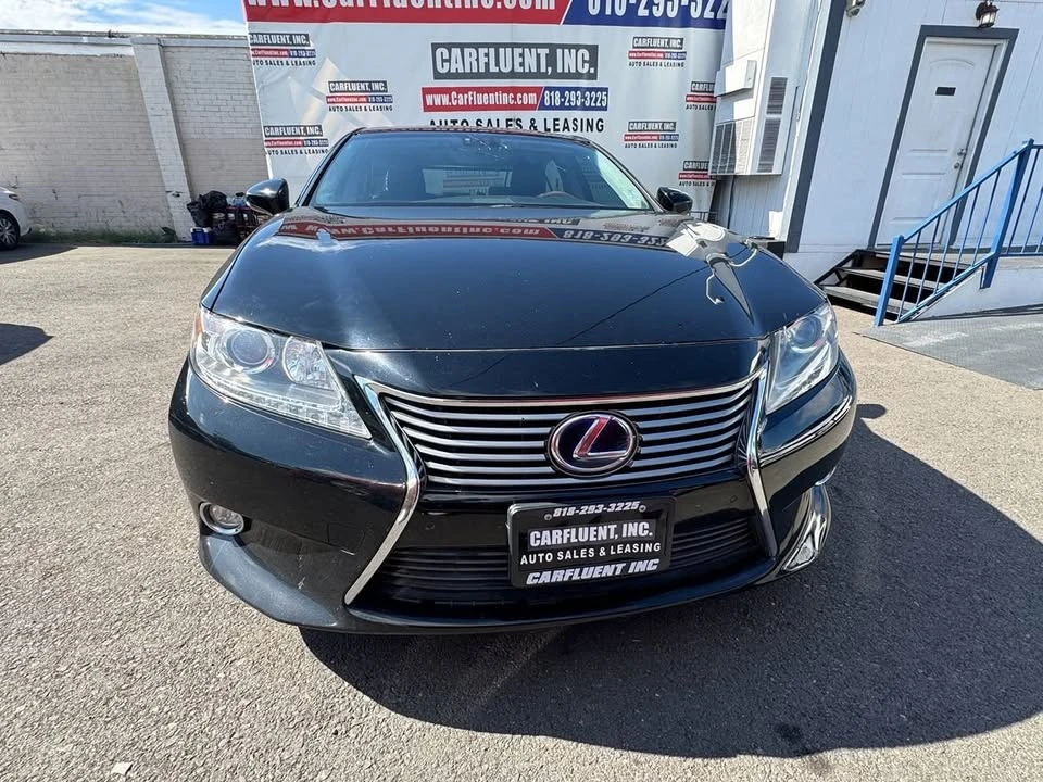 2014 Lexus ES 6th Gen - Image 2 of 18