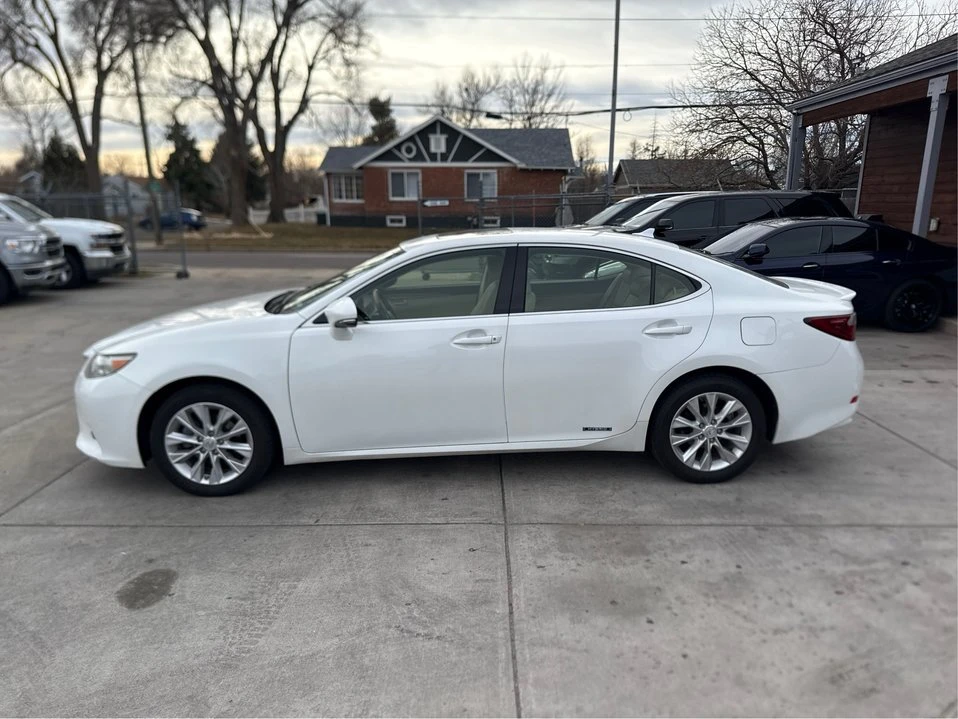 2014 Lexus ES 6th Gen - Image 8 of 20