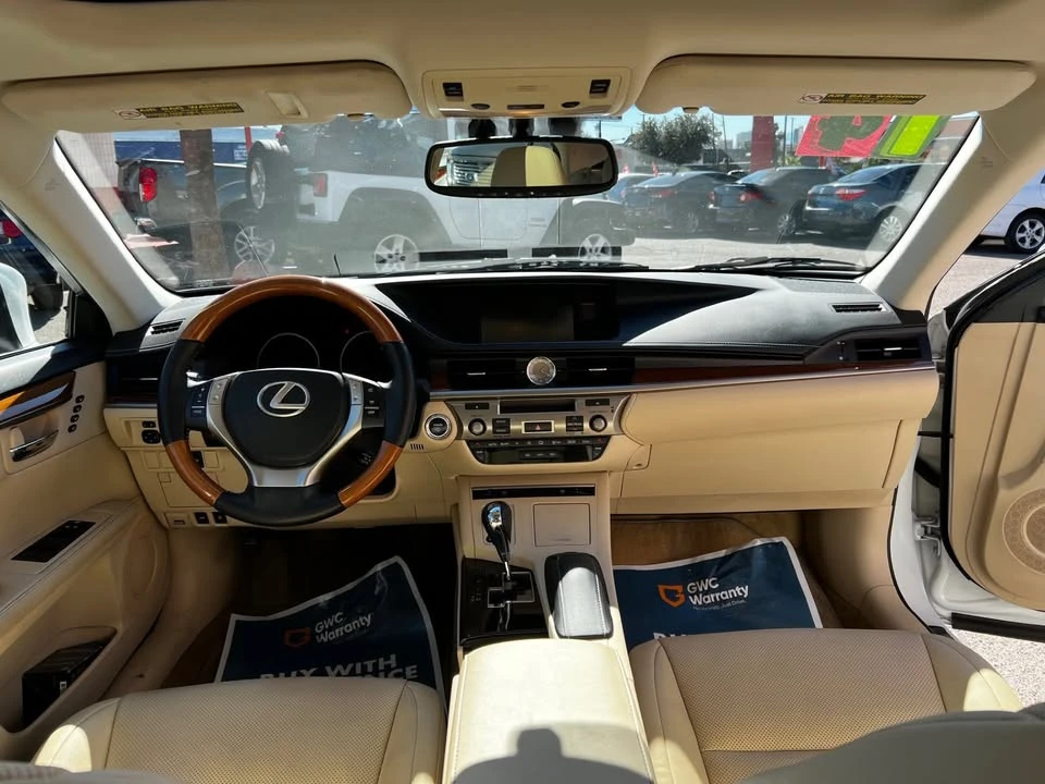 2014 Lexus ES 6th Gen - Image 4 of 10