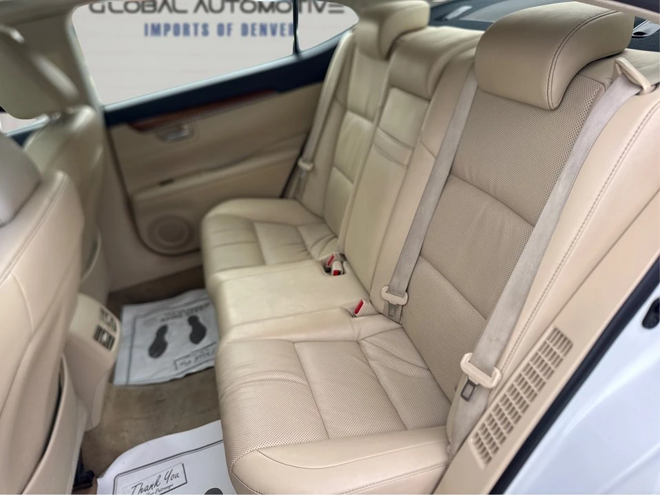 2014 Lexus ES 6th Gen - Image 13 of 20
