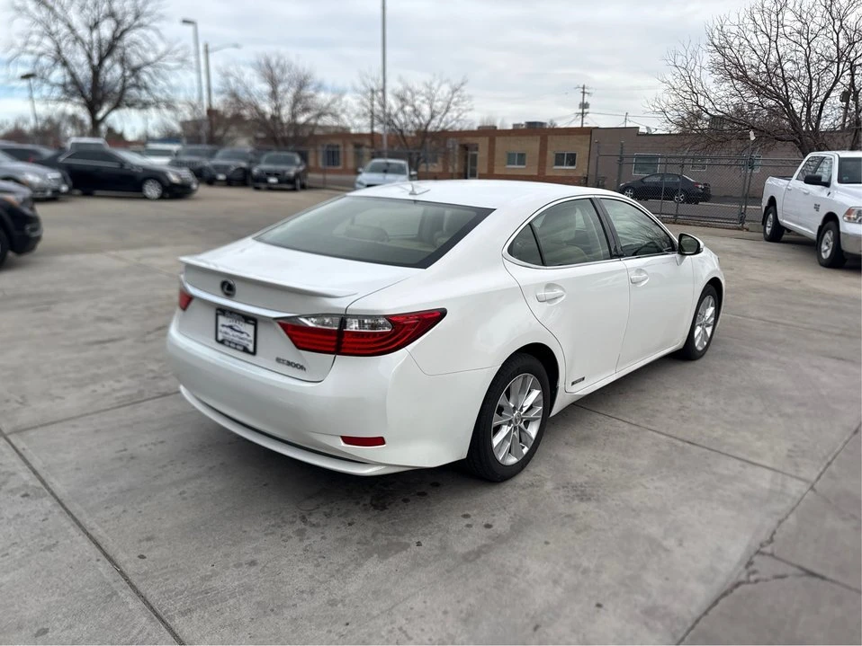 2014 Lexus ES 6th Gen - Image 5 of 20