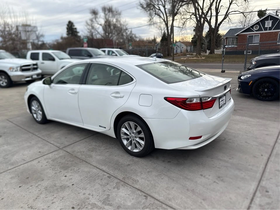 2014 Lexus ES 6th Gen - Image 7 of 20