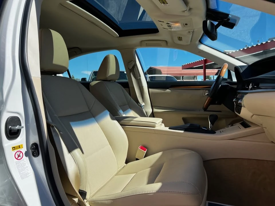 2014 Lexus ES 6th Gen - Image 2 of 10